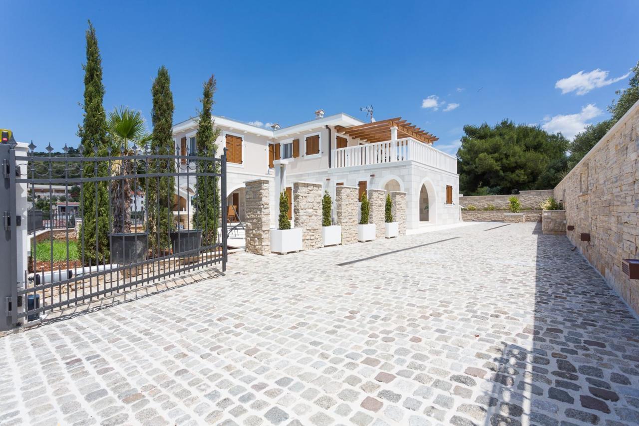 Villa Elena Sevid Exterior photo